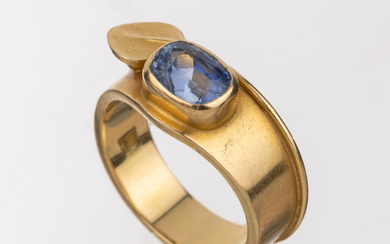 18 kt gold sapphire-ring , YG 750/000, hand-made, manufacturer's brand...