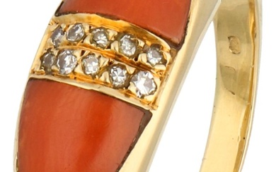 18K Yellow gold ring set with diamond and red coral.