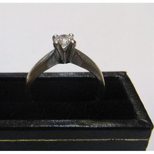 18ct white gold diamond solitaire ring (approx 0.2ct) Appro...