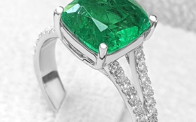 2.97 Carat Natural Emerald And 0.30 Ct Diamonds - 14 kt. White gold - Ring - NO RESERVE