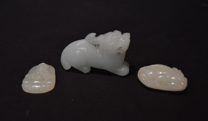 (3)pc CHINESE CARVED WHITE JADE