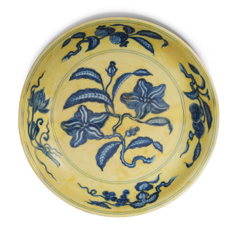 A rare underglaze-blue yellow-ground 'gardenia' saucer-dish