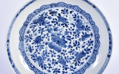 A 17TH/18TH CENTURY CHINESE BLUE AND WHITE PORCELAIN SAUCER ...