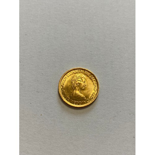 A 1972 Bailiwick of Jersey £5 commemorative gold coin (2.7g)...