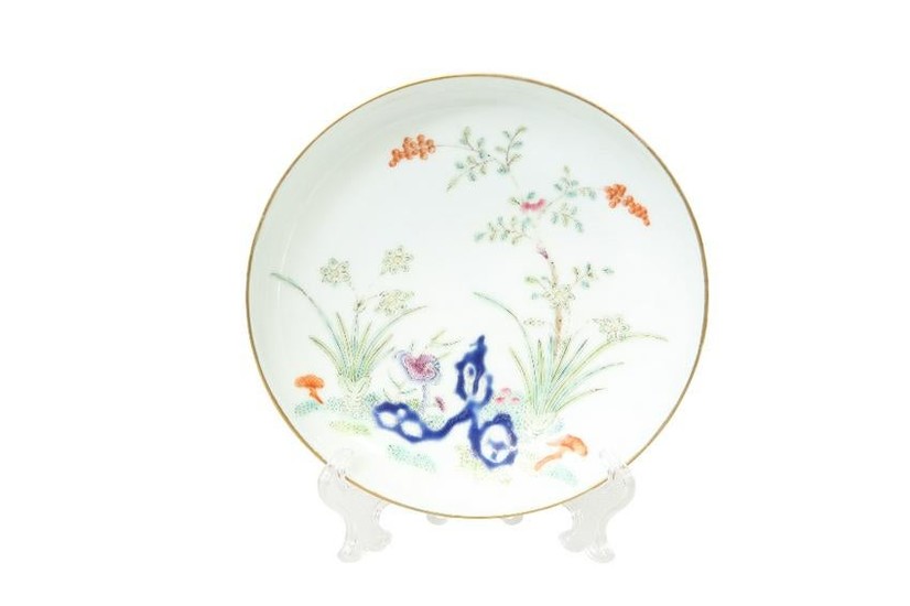 A CHINESE PORCELAIN SAUCER DISH, DAOGUANG MARK AND