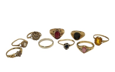 A COLLECTION OF VINTAGE 9CT GOLD AND GEM SET RINGS To includ...