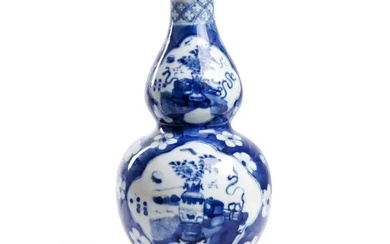 A Chinese blue and white double gourd vase Late Qing dynasty Decorated...