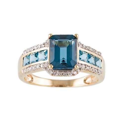 A DIAMOND AND TOPAZ CLUSTER RING, mounted in 9ct gold. Estim...