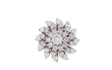 A DIAMOND RADIATING CLUSTER RING
