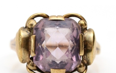 A German 333 gold standard and amethyst dress ring, O, 3.3gm
