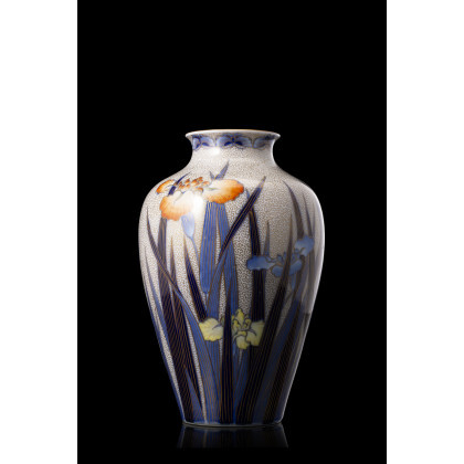 A Japanese porcelain vase with floral decoration Japan, 20th century (h. 25.5 cm.)