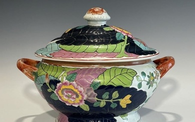 A LARGE CHINESE TOBACCO LEAF PORCELAIN TUREEN WITH LID, IRON-RED SIX-CHARACTER JIAQING MARK