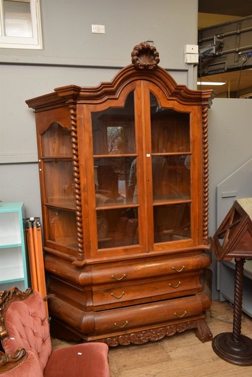 A LARGE DOUBLE BODIED DISPLAY CABINET (H246 X W170 X D52 CM) (PLEASE NOTE THIS ITEM MUST BE REMOVED BY CLIENTS OR CARRIERS AT THE CU...