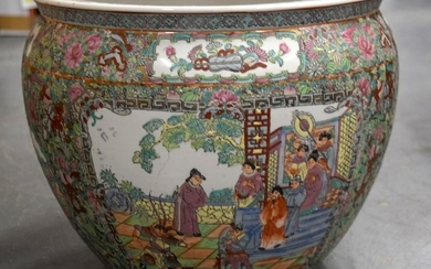 A MID 20TH CENTURY CHINESE FAMILLE ROSE PORCELAIN