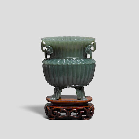 A Mughal-style green jade 'chrysanthemum' vase