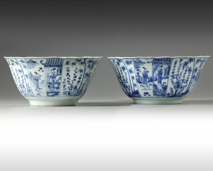 A PAIR OF CHINESE BLUE AND WHITE FOLIATE-RIMMED BOWLS