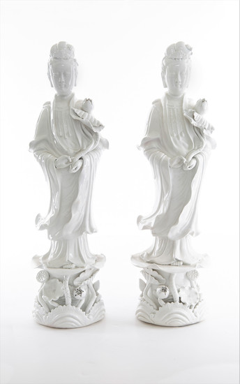 A PAIR OF CHINESE DEHUA-STYLE PORCELAIN FIGURES OF GUANYINS, 20TH CENTURY