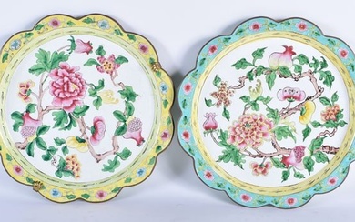 A PAIR OF EARLY 20TH CENTURY CHINESE CANTON ENAMEL LOBED PLATES Late Qing/Republic. 24 cm wide.