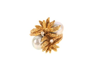 A Silver Pearl Bypass Foliate Ring in 14K
