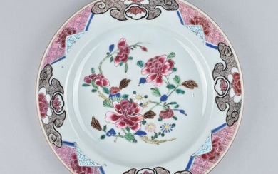 A VERY FINE CHINESE FAMILLE ROSE PLATE DECORATED WITH PEONIES - Porcelain - China - Yongzheng (1723-1735)