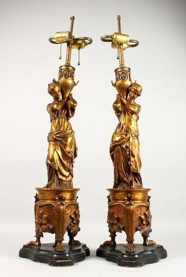 A VERY GOOD PAIR OF 19TH CENTURY OF GILDED BRONZE