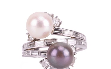 A cultured pearl and diamond cross-over ring, featuring a wh...