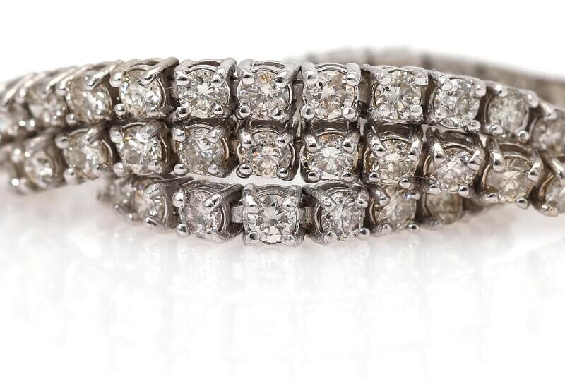 NOT SOLD. A diamond bracelet set with numerous diamonds weighing a total of app. 2.89 ct., mounted in 14k white gold. L. app. 19 cm. – Bruun Rasmussen Auctioneers of Fine Art