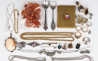 A small group of jewellery, including a gold and foil backed amethyst pendant fob seal, weight 6.7g