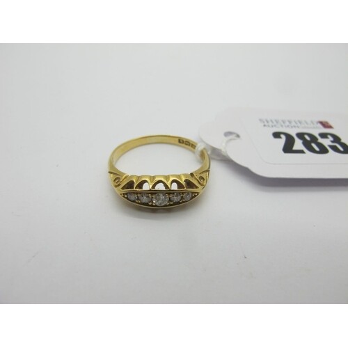 An 18ct Gold Victorian Style Dress Ring, graduated claw set ...
