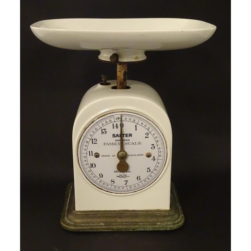 An early 20thC Salter improved family kitchen balance scale ...