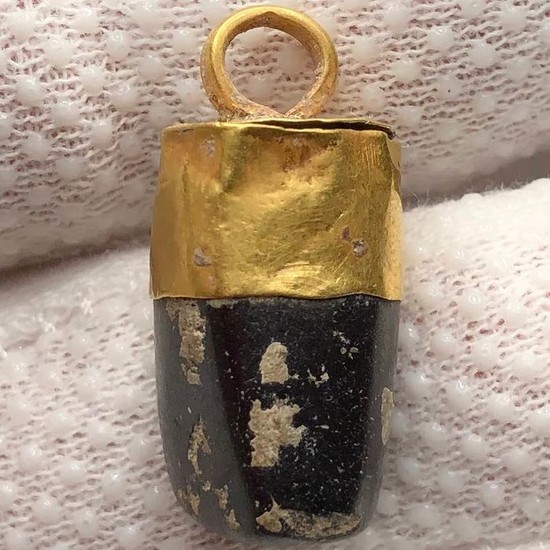 Ancient Greek, Hellenistic Gold Amulet-Pendant shaped as a Tooth with a Black Turmalina stone inlaid in it.
