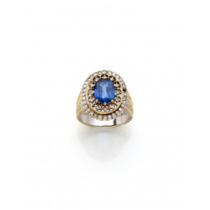 Bi-coloured gold openwork ring set with probable sapphire and diamond doublet, g 7.55 circa size 13/53. (losses)