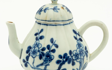 CHINESE BLUE-WHITE PORCELAIN TEA-POT
