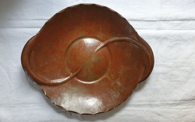 C.J. (Karl) Gellings - Art Deco Amsterdam School red copper fruit bowl (d. 31 x 36.5 cm)