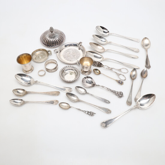 COLLECTION OF SILVER OBJECTS, 18/1900s.