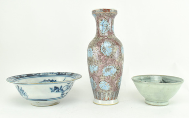 COLLECTION OF TWO CHINESE CERAMIC BOWLS AND A VASE