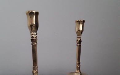 Candleholder (2) - Rare pair of 18th century tripod candlesticks in brass