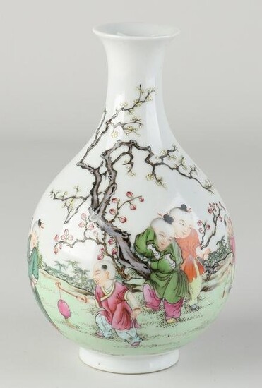 Chinese Family Rose vase, H 16 cm.
