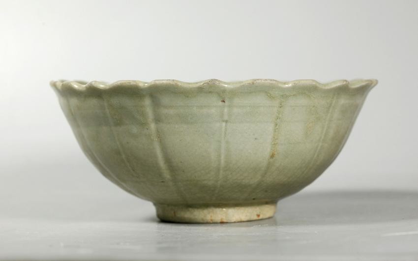Chinese Longquan Celadon Glazed Porcelain Bowl