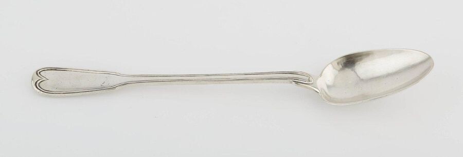 Cuillère à ragoût en argent, modèle à filets. Clermont Ferrand 1773/1774. M.O. Laurent AMOUROUX reçu en 1752 (son petit poinçon. Long. : 31,5 cm. Poids : 192 g.