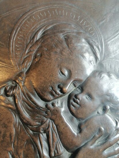 D'après Desiderio da Settignano (Pinacoteca Turin) - Ferdinand Barbedienne - Madonna and child, Relief - Patinated bronze - Late 19th century