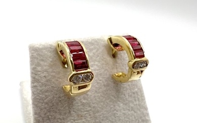 Earrings - 18 kt. Yellow gold - 0.16 tw. Diamond (Natural) - Ruby