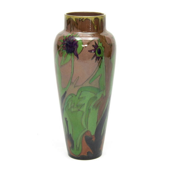 Earthenware polychrome painted vase with floral decoration, executed by Plateelbakkerij...