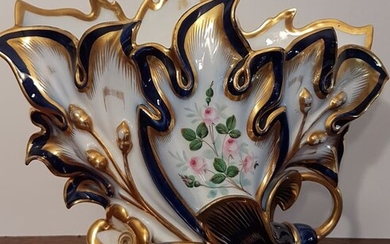 Exceptional mega large nineteenth century cornet vase in "Vieux Bayeux" - Porcelain