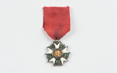 France Ordre de la Légion d'honneur. Étoile de Chevalier, 1er type, demi-taille. Argent, émail (éclats),...