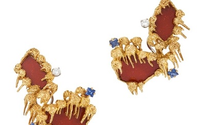 GUBELIN, A PAIR OF MODERNIST JASPER, SAPPHIRE AND DIAMOND EARRINGS in 18ct yellow gold, each set