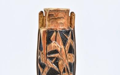 Gilbert METENIER (né en 1876). Grand vase en grès émaillé à décor africaniste, signé au...