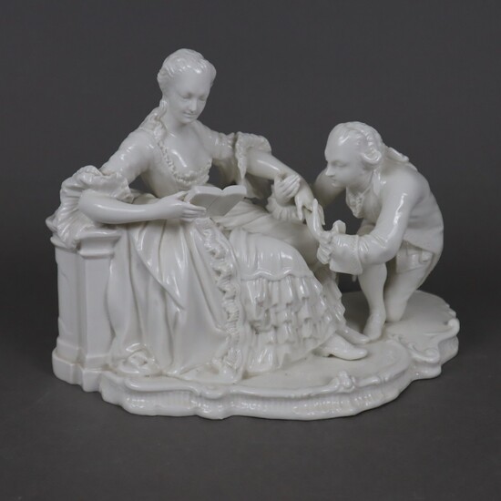Groupe de figures "Le baiser sur la main" - Nymphenburg, porcelaine blanche, émaillée, dame rococo...