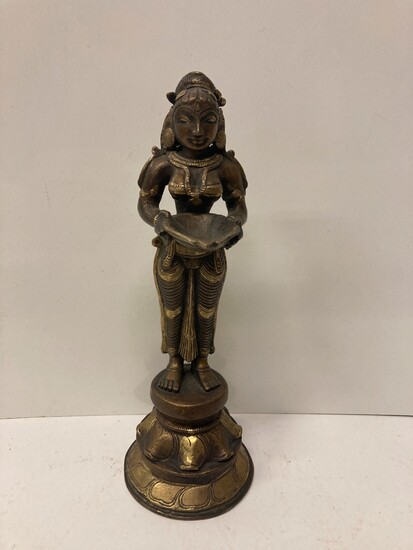 INDE Statuette en bronze figurant un bouddha.... - Lot 83 - Delon - Hoebanx
