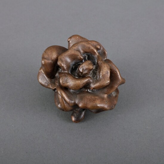 Klein bronzen sculptuur: bloeiende roos, niet gesigneerd, 5 x...